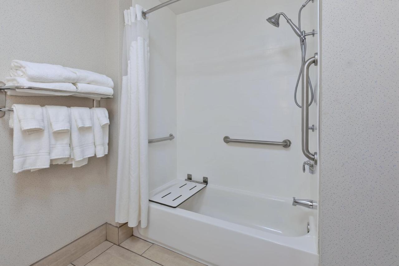 Holiday Inn Express Hotel & Suites Cleveland-Richfield By Ihg Brecksville Экстерьер фото