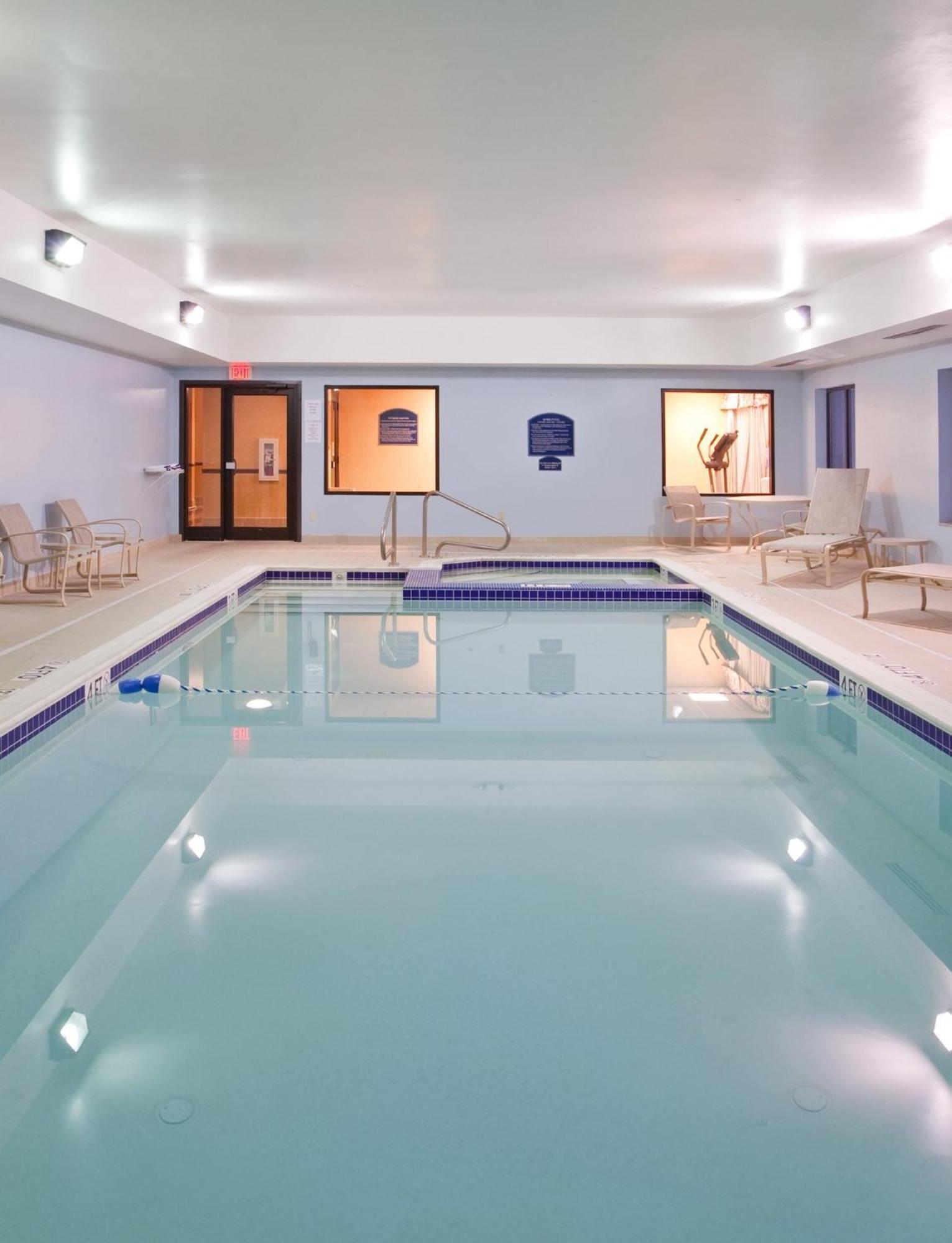 Holiday Inn Express Hotel & Suites Cleveland-Richfield By Ihg Brecksville Экстерьер фото